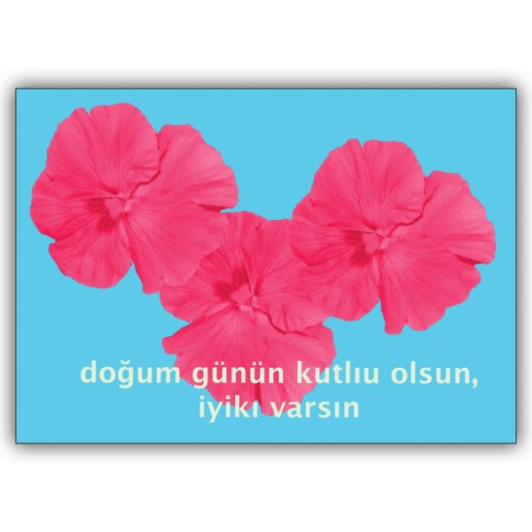 Türkische Künstler Grußkarte mit Blumen auf Cyan Hintergrund: dogum günün kutliu olsun, iyiki varsin