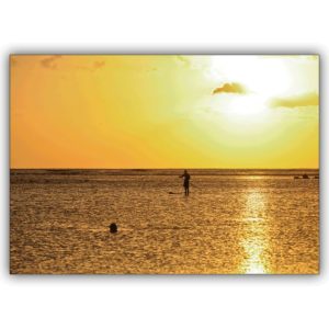 Friedliche Sommer Grußkarte mit goldenem Sonnenuntergang