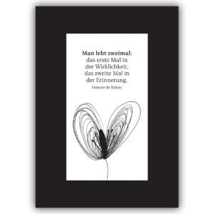 Edle Trauerkarte mit Schmetterlings Blume und schwarzem Rand: man lebt zweimal