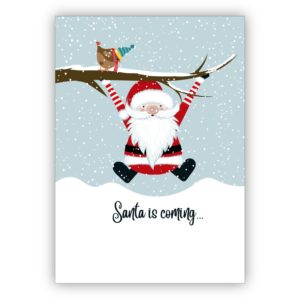 Lustige Weihnachtskarte mit Humor Weihnachtsmann, der am Baum hängt: Santa is coming