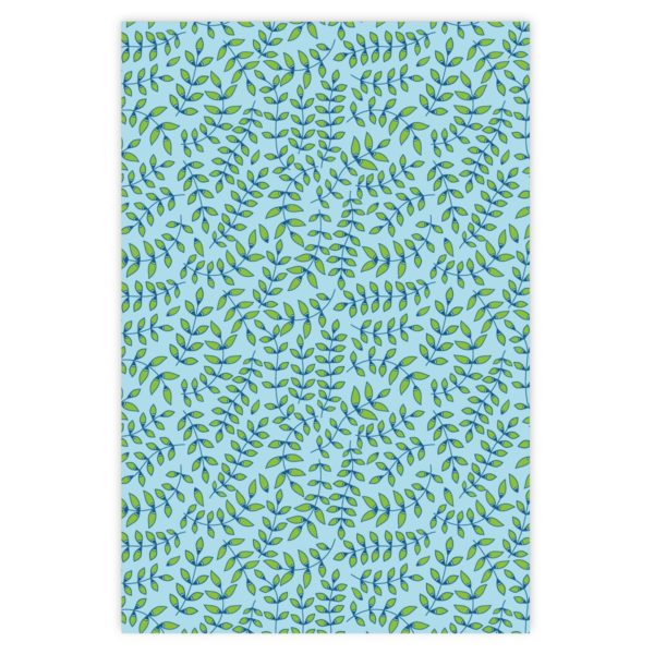 Elegantes Geschenkpapier mit zartem Laub Muster in hellblau