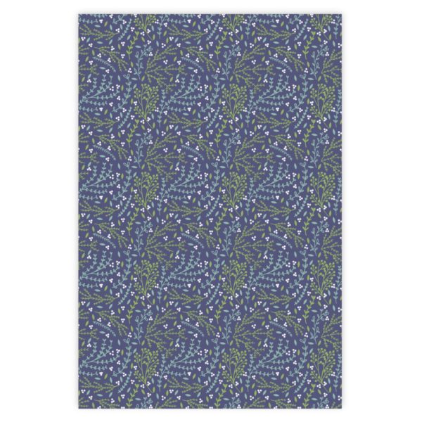 Florales Geschenkpapier mit zartem Muster in blau