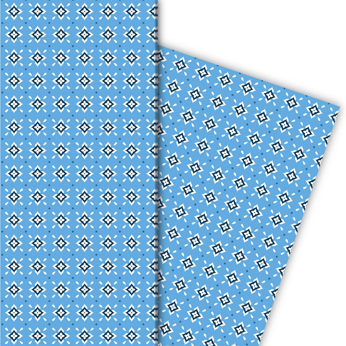 Kartenkaufrausch: Grafisches Geschenkpapier mit kleinem aus unserer Design Papeterie in hellblau