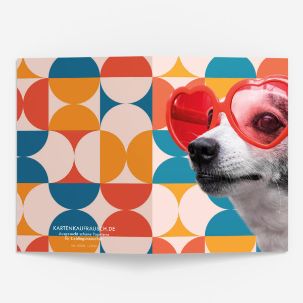Stylische Hunde Grußkarte im 70s Stil mit Herz Brille - Designer Klappkarten Motiv